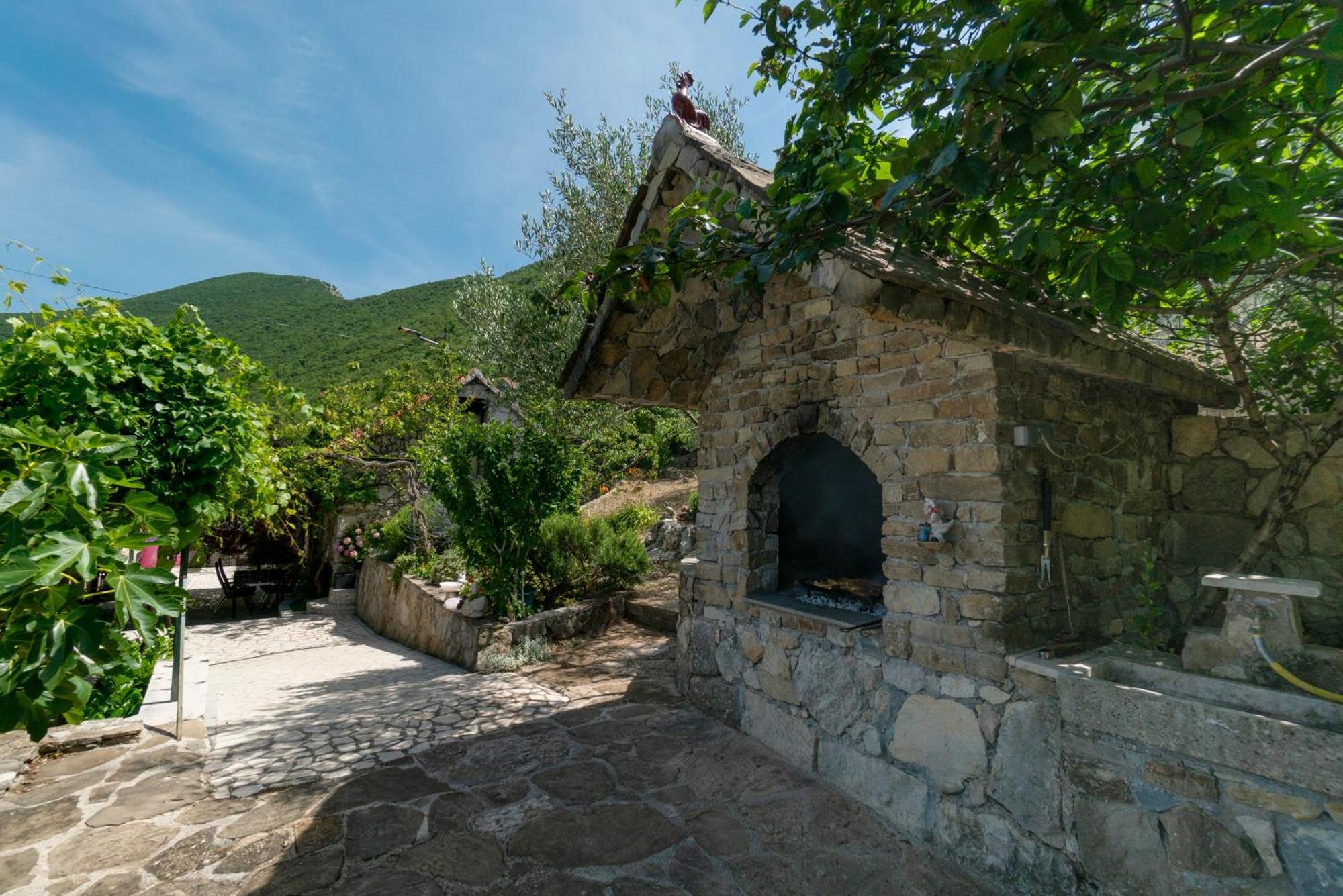 Apartments Srdanovic Omiš Zewnętrze zdjęcie